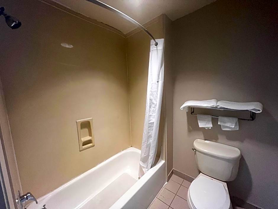 Super 8 by Wyndham Baytown / I-10 – Baytown, TX