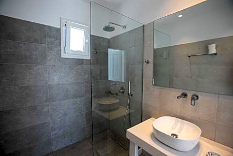 Deluxe Room, 1 Queen Bed, Balcony, Sea View