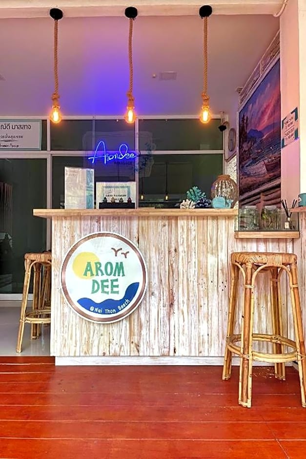Aromdee @Naithon Beach