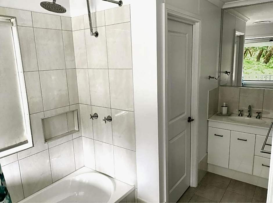 Noctourism 3 b'rm Point Lookout Cottage