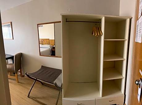 Triple Room 1 mat & 1 single