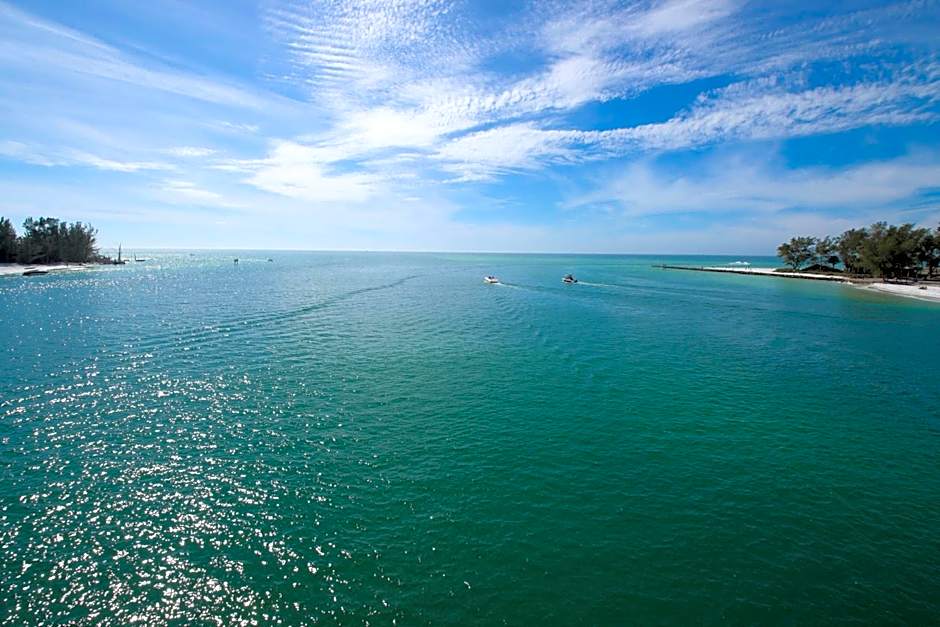 Absolute Anna Maria-Private Beach Access-Heated Pool-Water Views From Every Room