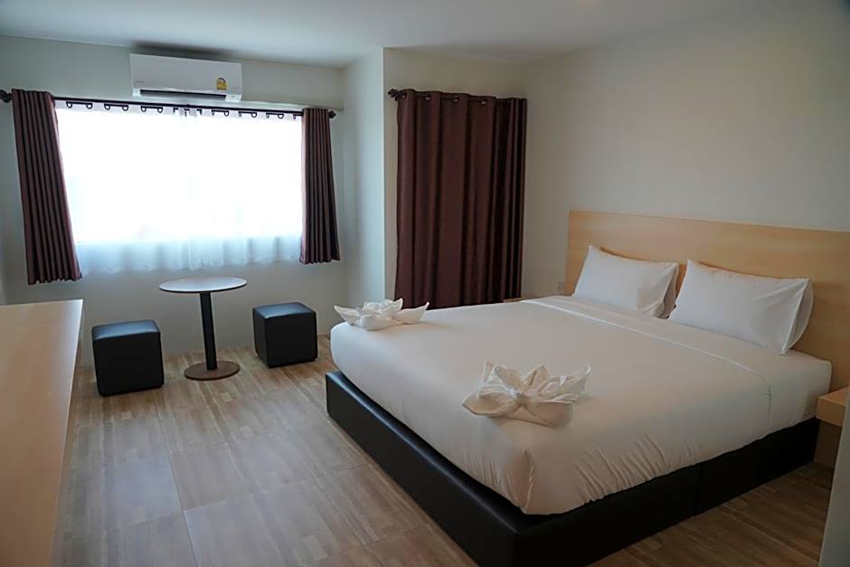The charlotte smart hotel lopburi