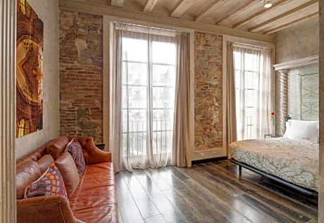 APARTMENT EXECUTIVE