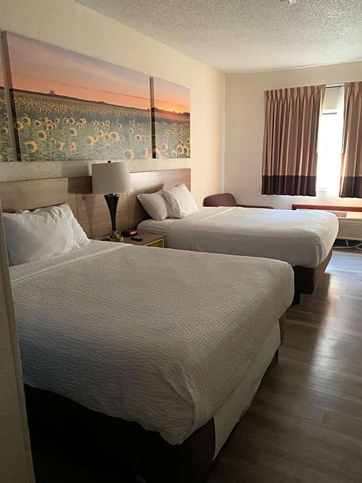 Days Inn by Wyndham Topeka