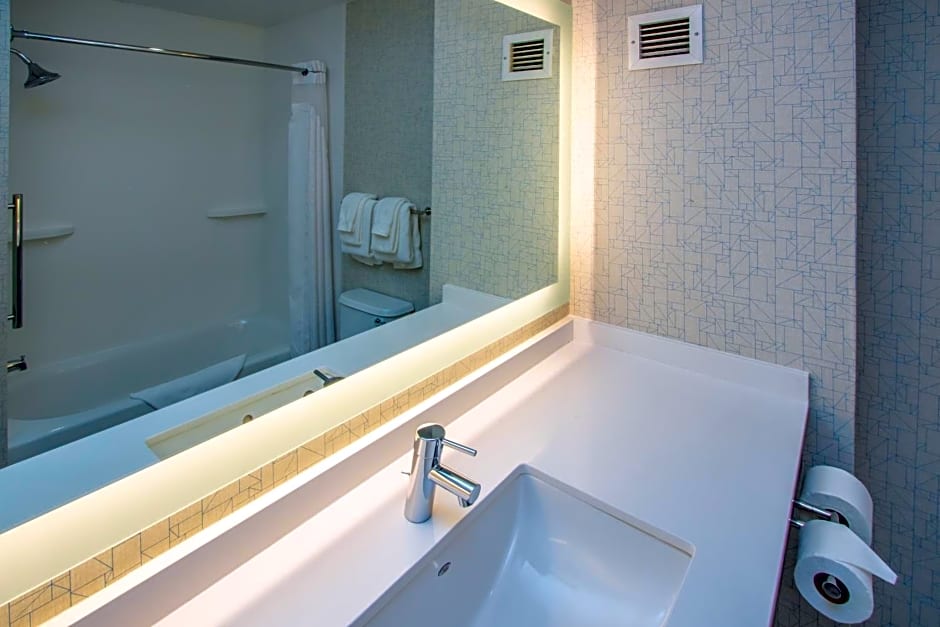 Holiday Inn Express Hotel & Suites Roseville - Galleria Area By IHG