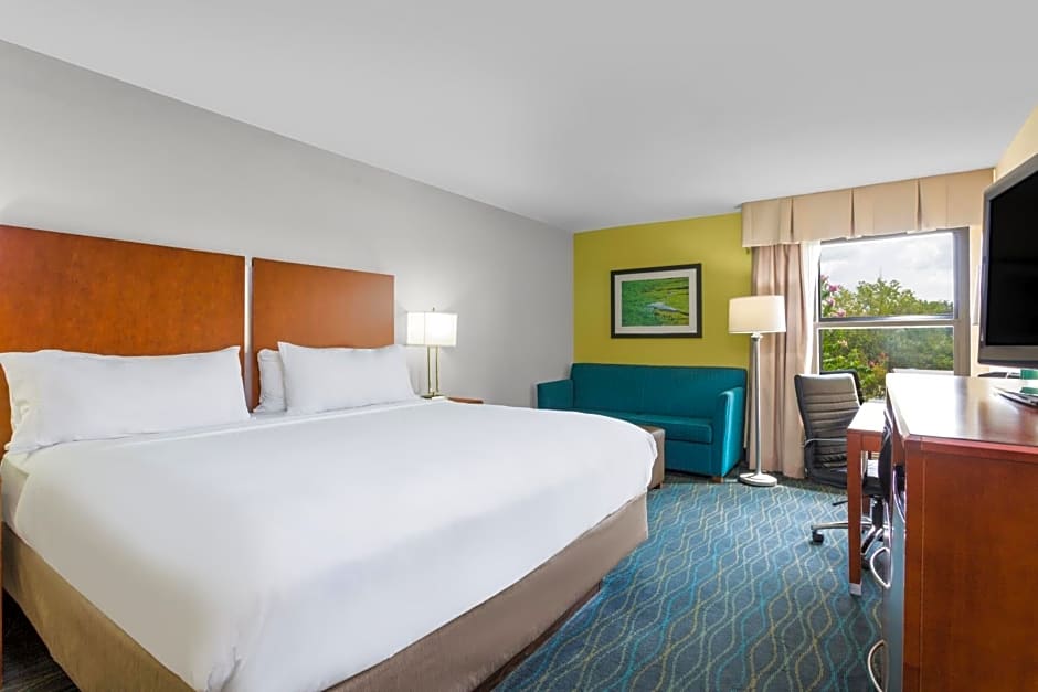 Holiday Inn Express Hotel & Suites Wilmington-University Ctr