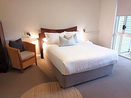 Queen Room - Non Waterfront - Ground Floor