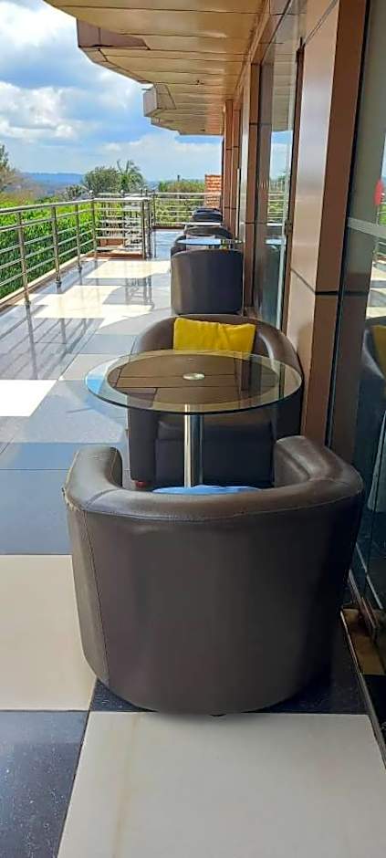 Super Paradise Hotel