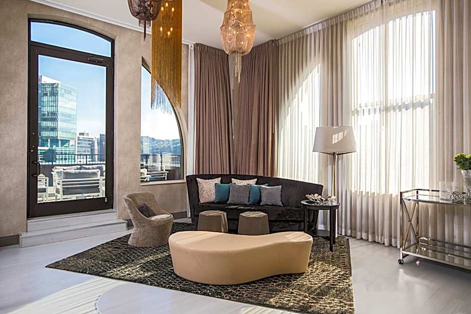 Renaissance by Marriott Pittsburgh Hotel