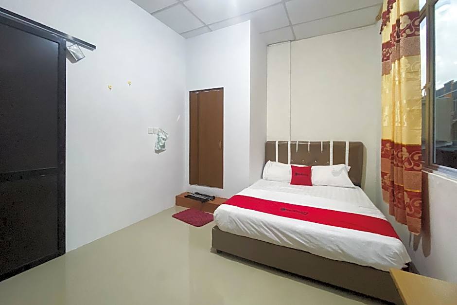 RedDoorz near BCS Mall @ Penuin