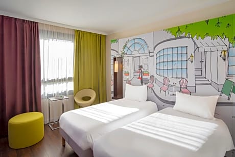 2 Adjacent Rooms