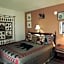 Crest Country Inn