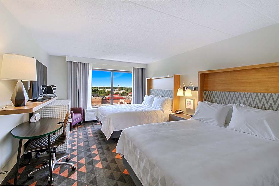 Photo 1 of 2 of Standard 2 Queen Beds, Lake View