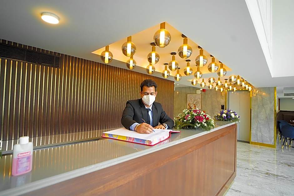 Saltstayz Select - Golf Course Road & Sector 57