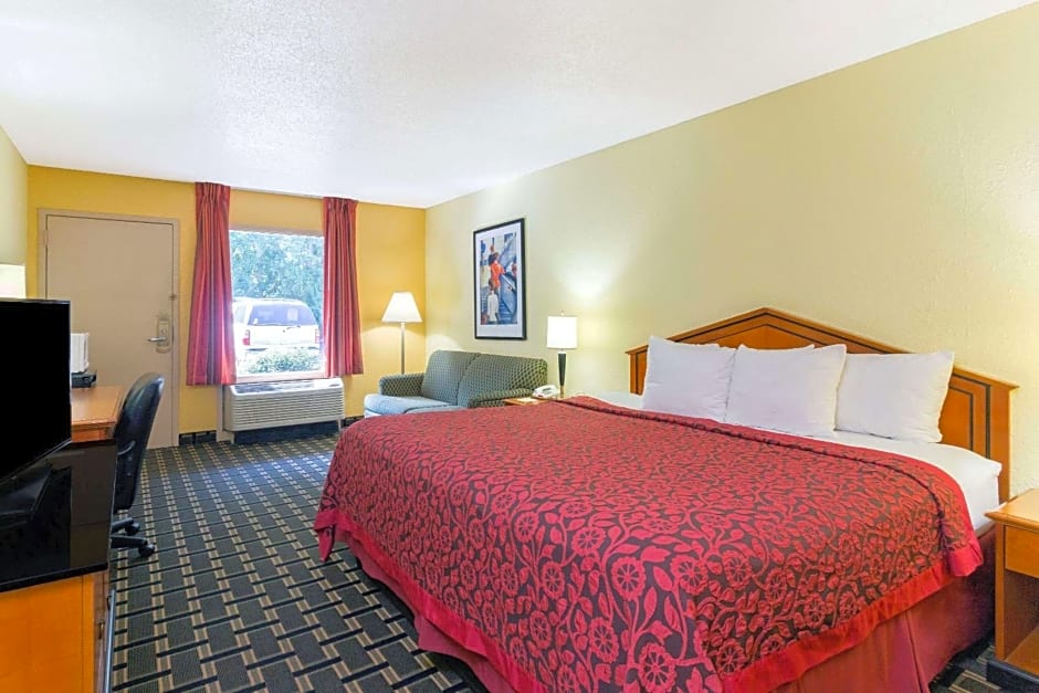 Days Inn by Wyndham Savannah Airport