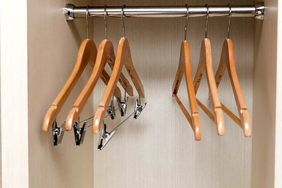 Days Inn & Suites by Wyndham Thunder Bay