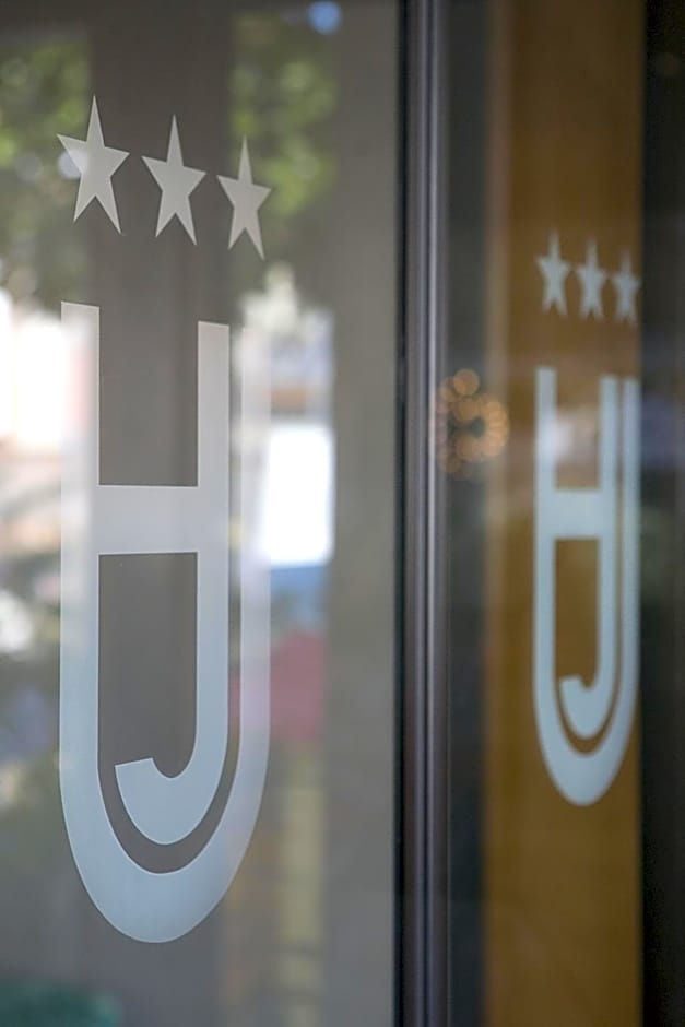 Hotel Junior by OasiGroup Hotels