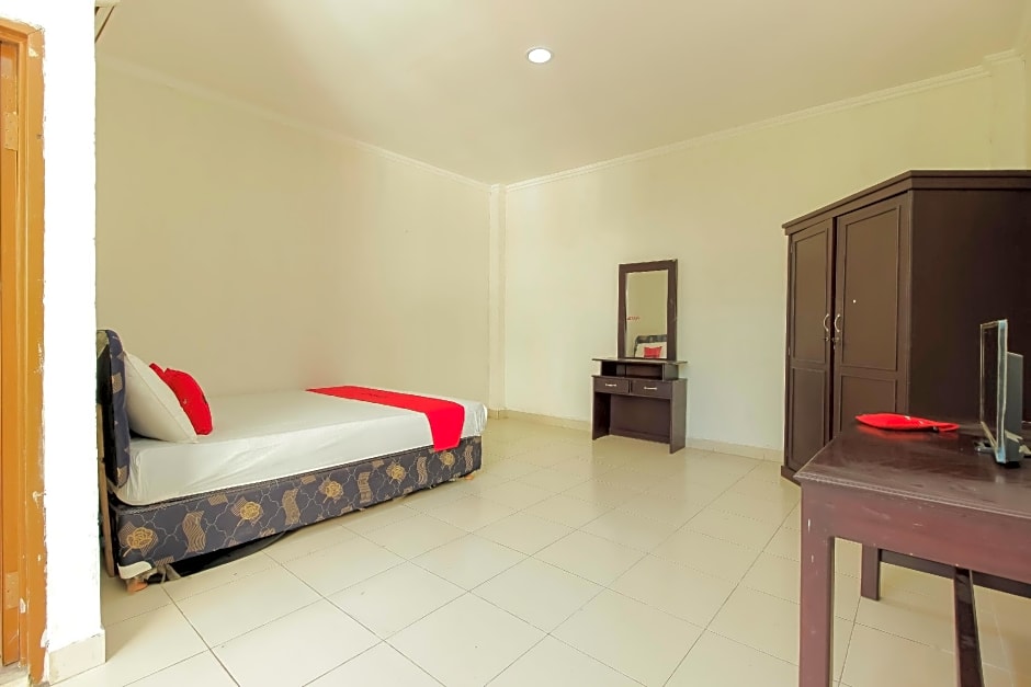 RedDoorz @ Malalayang Manado