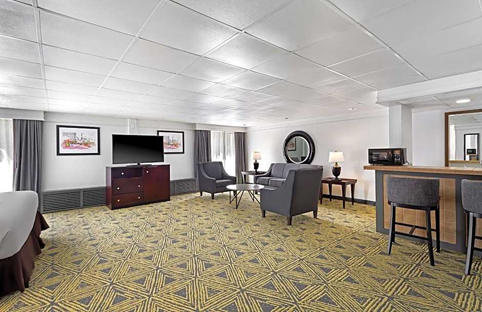 DoubleTree By Hilton Hotel Pittsburgh-Meadow Lands