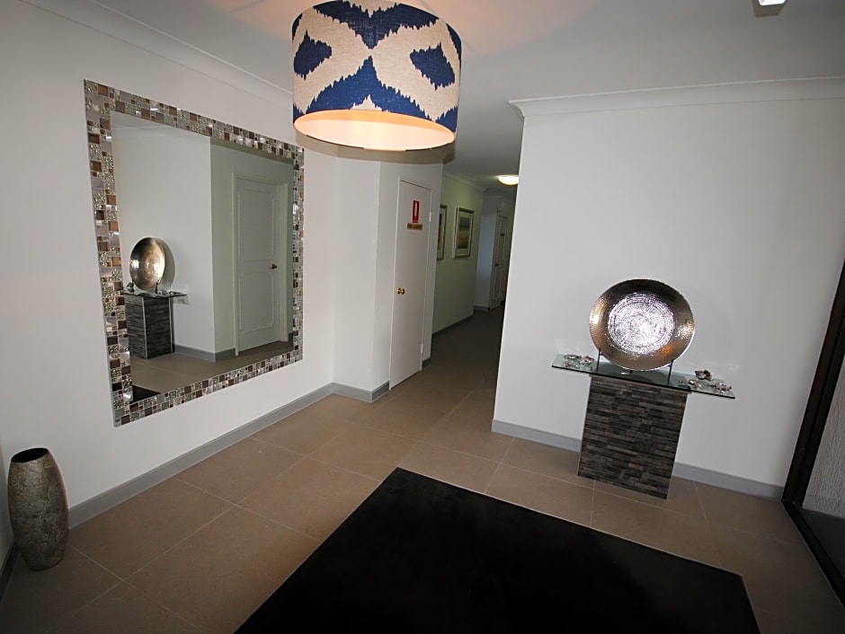 Albatross North Apartments