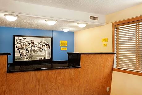 Super 8 by Wyndham West Fargo Main Ave ND