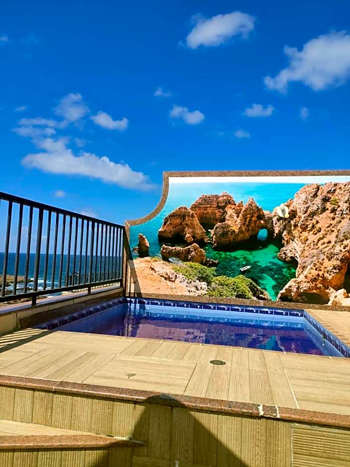 Em Ondina, atravessou praia! Subiu escada piscina!