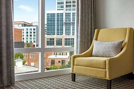 1 King Bed Studio Suite W/ Balcony Nonsmoking