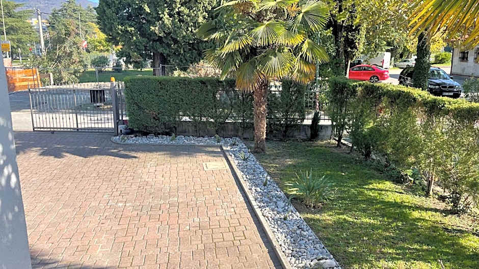 MADONCA ROOMS & RESTAURANT