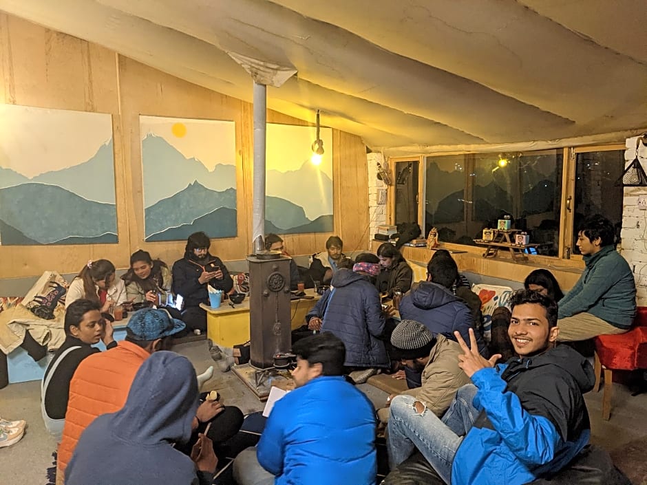 Young Monk Hostel & Cafe Manali