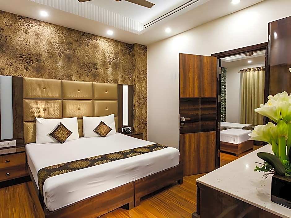 The Suncourt Hotel Yatri