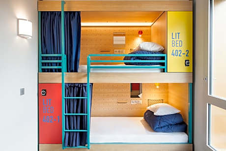 Bed in room of 6 people Women only