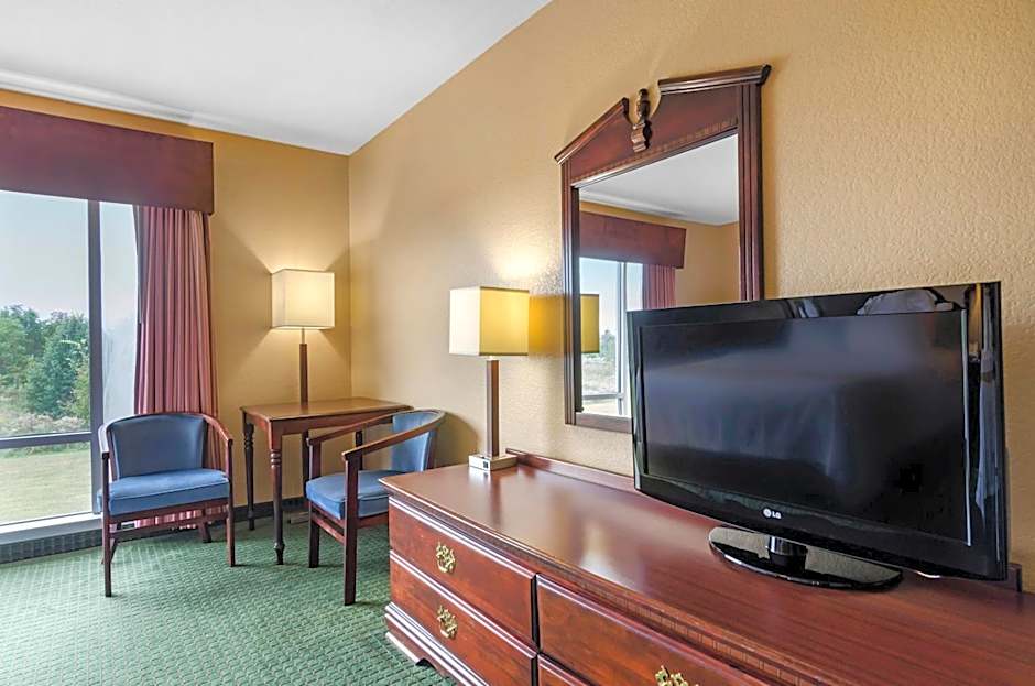 Quality Inn & Suites Carthage near Precious Moments Chapel