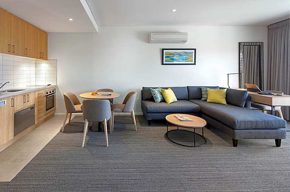 QUALITY HOTEL LAKESIDE