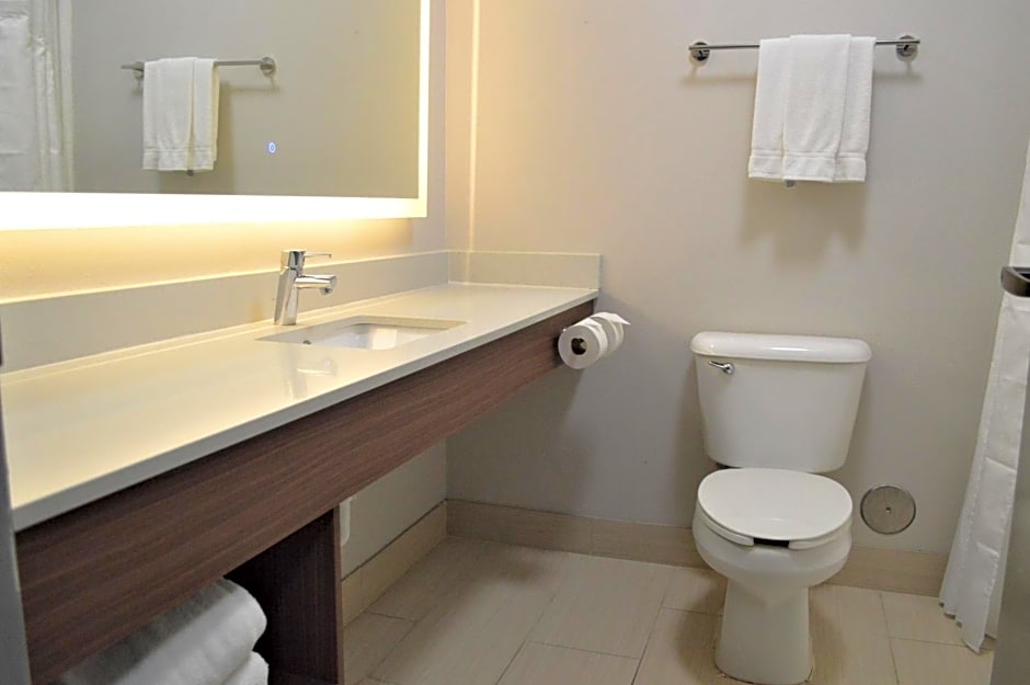 Holiday Inn Express & Suites Batesville By IHG