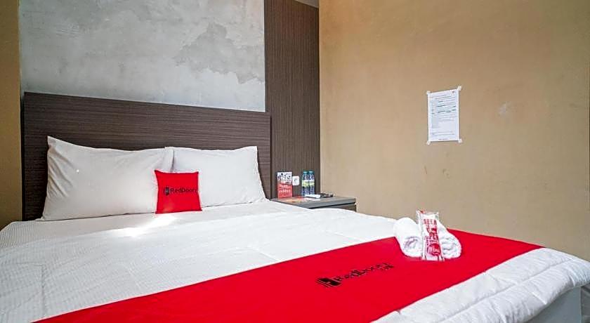 RedDoorz near Wisata Paribendo Lawang