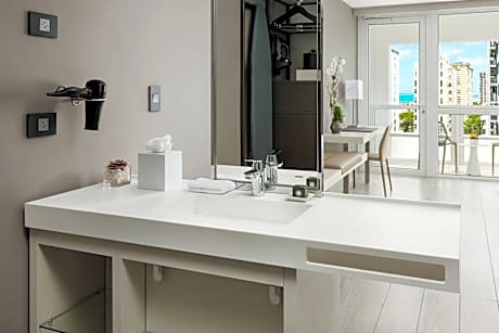 Room, 1 King Bed, Non Smoking, Balcony