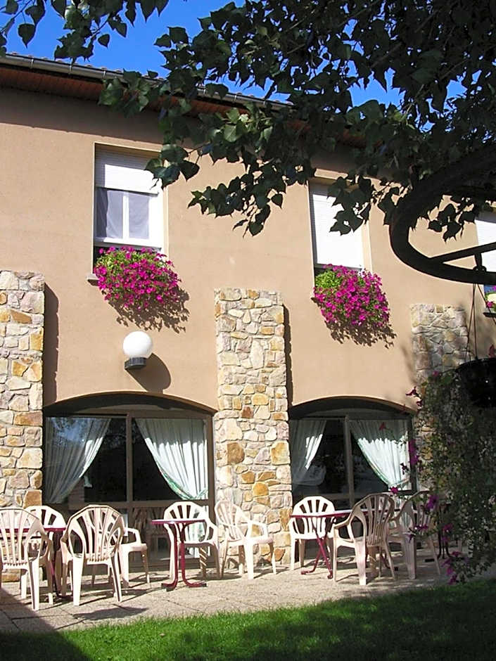 Hotel Restaurant La Creche et sa piscine interieure - Logis Hotels