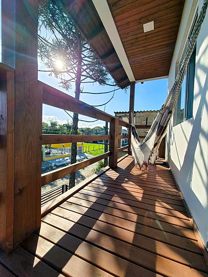 Casa no segundo andar na Praia da Cal com ar e sacada