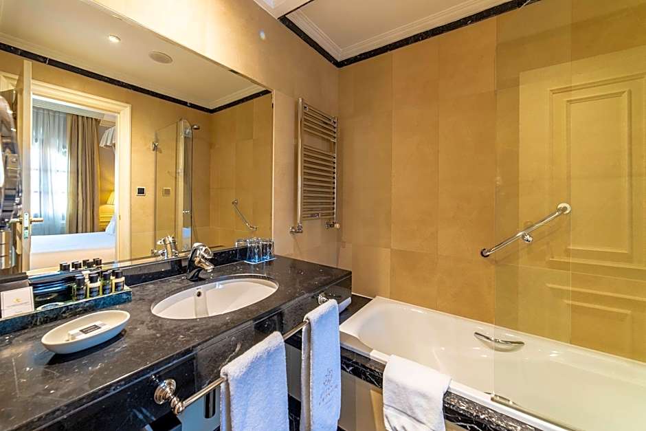 Eugenia de Montijo, Autograph Collection by Marriott