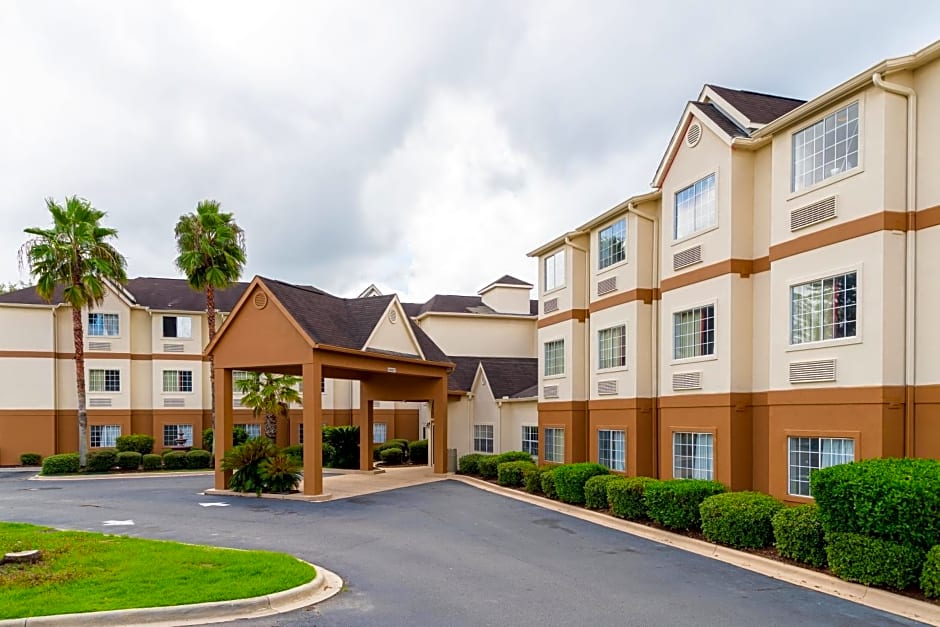 Red Roof Inn PLUS+ & Suites Savannah – I-95