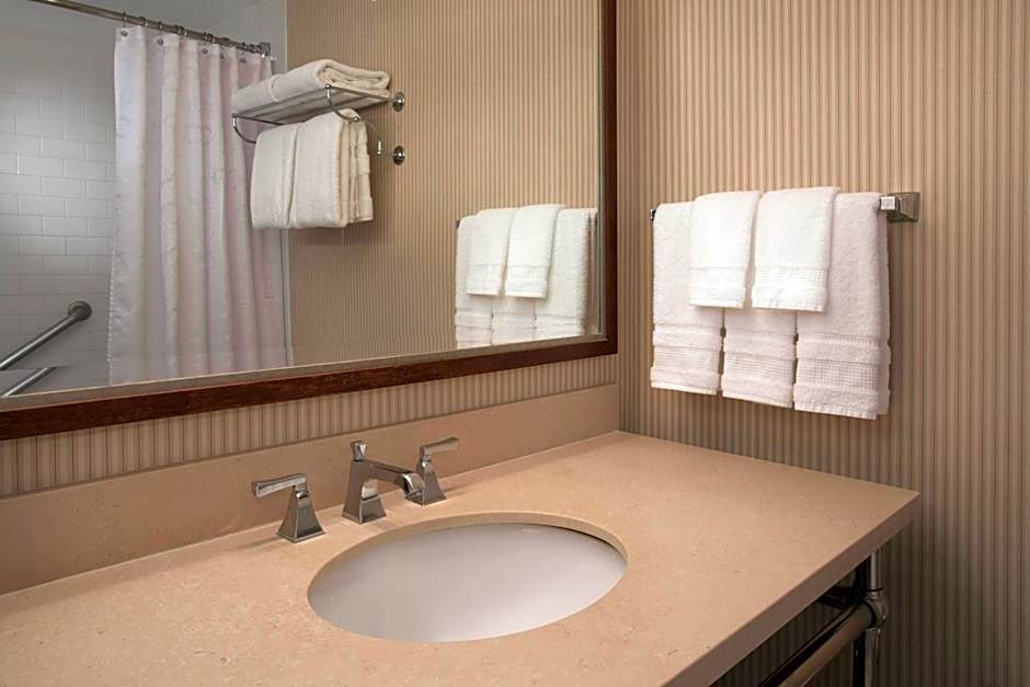 Sheraton Louisville Riverside Hotel