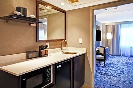 2 Double Beds 1Bdrm Ste Hearing Accessible Ns