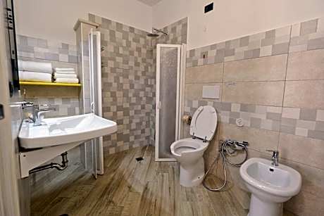 Deluxe Room (2 Adults + 1 Child)