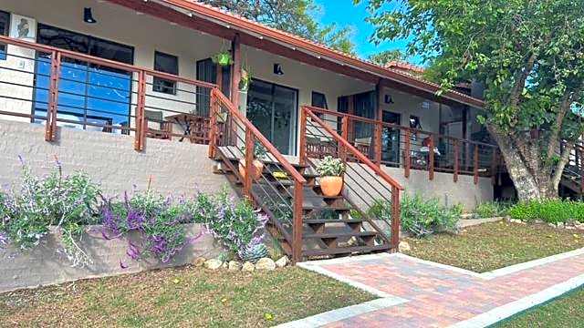 Khululeka Safaris Lodge