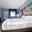 La Quinta Inn & Suites by Wyndham Ft. Myers Sanibel Gateway