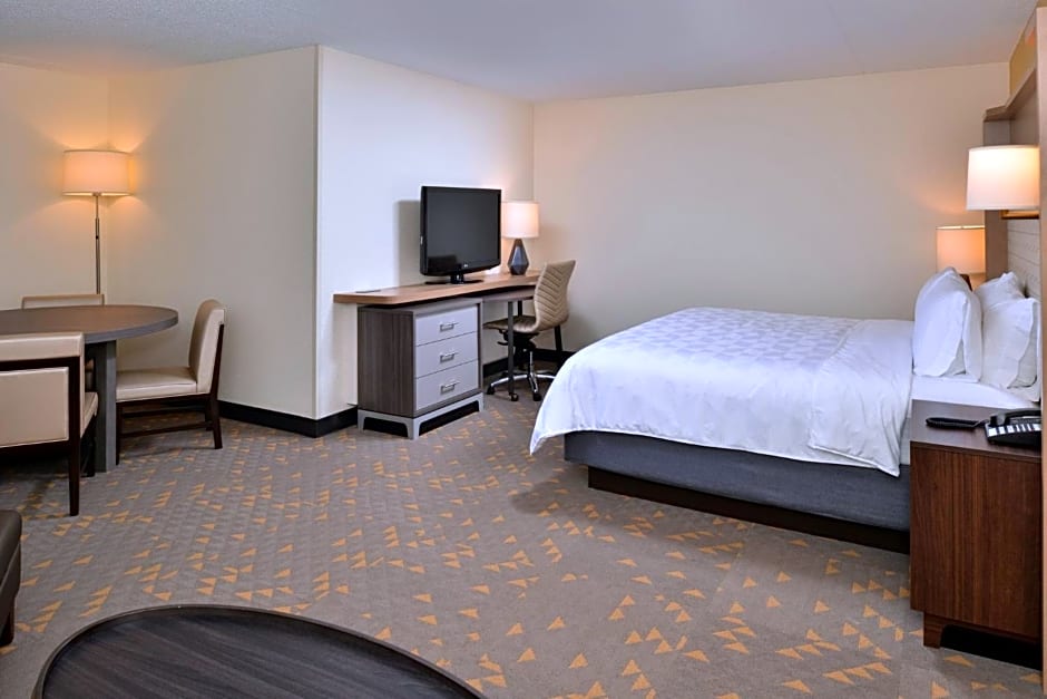 Holiday Inn Hotel & Suites Overland Park-Convention Center