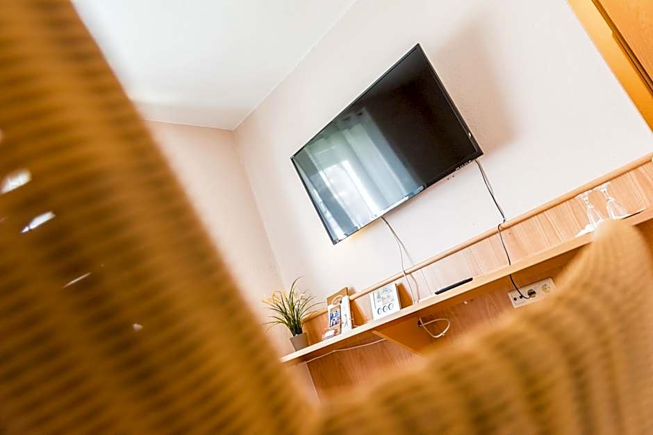 Schäfers Hotel, Self-Check-in, Cafe und Bäcker am Hotel