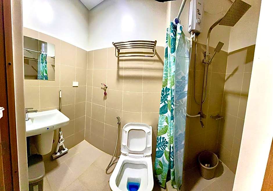 High Rise Condominium with Balcony, Pool, Skygarden, Grand lobby and Working Lounge 28F