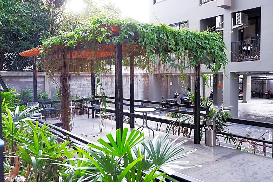 IZEN Budget Hotel & Residences (Plus)